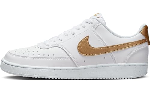 NIKE Damen Court Vision Low Next Nature Sneaker, Weiß/Metallic Gold-White, 39 EU